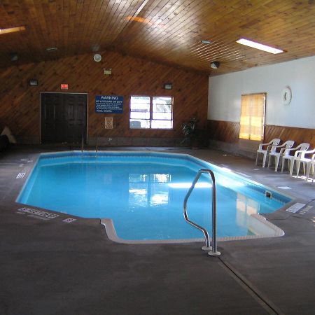 Villager Motel & Glen Manor Estate Уоткинс Глен Екстериор снимка