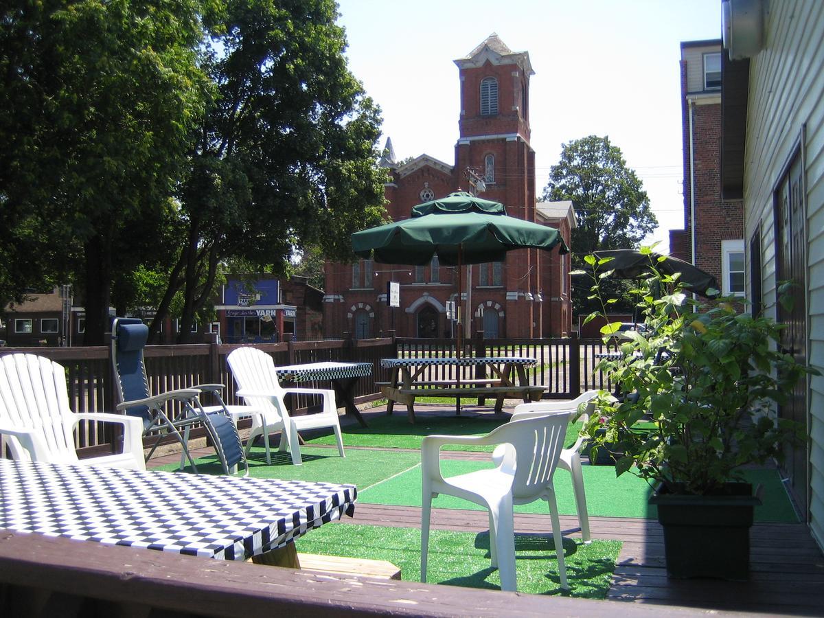 Villager Motel & Glen Manor Estate Уоткинс Глен Екстериор снимка