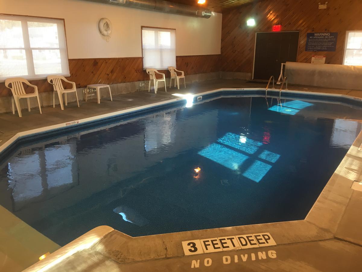 Villager Motel & Glen Manor Estate Уоткинс Глен Екстериор снимка