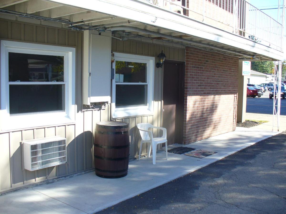 Villager Motel & Glen Manor Estate Уоткинс Глен Стая снимка