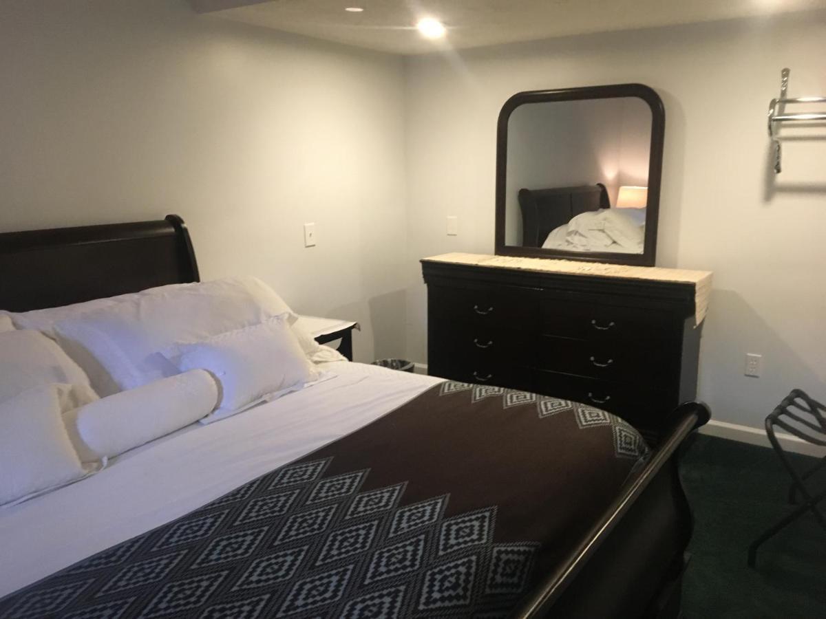 Villager Motel & Glen Manor Estate Уоткинс Глен Стая снимка